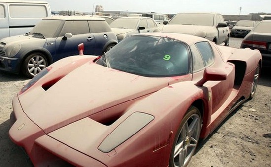 CSGT Dubai đau đầu vì vấn nạn bỏ xe sau vi phạm