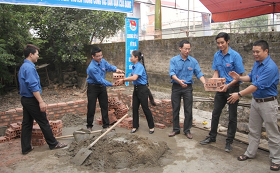Tuổi trẻ Ninh Bình hỗ trợ xây nhà cho 8 gia đình chiến sĩ đang công tác ngoài biển, đảo