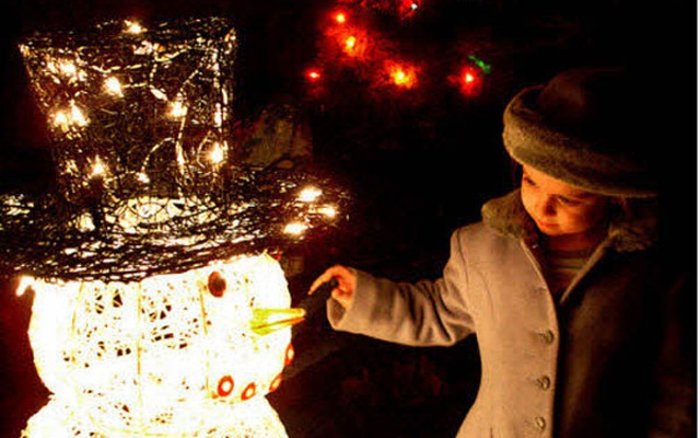 8 mẹo chụp ảnh đẹp lung linh đêm Noel bằng smartphone | VTV.VN