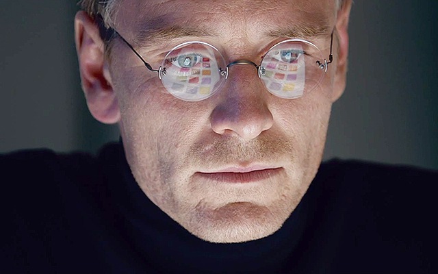 Steve Jobs bị Samsung chế nhạo là người mặc áo cổ lọ