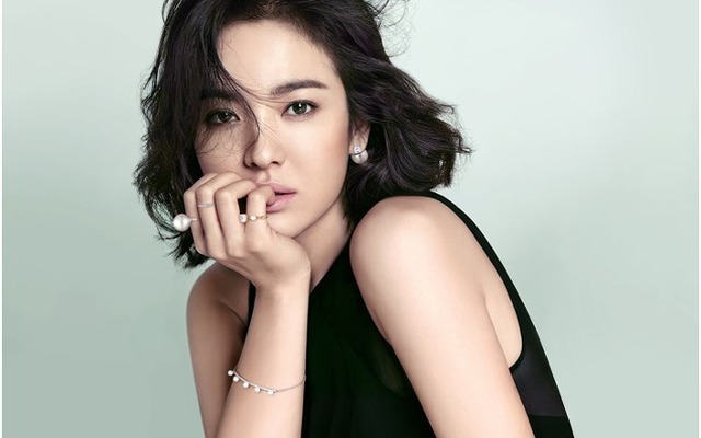 Song Hye Kyo cực hack tuổi trong loạt ảnh mới nhất