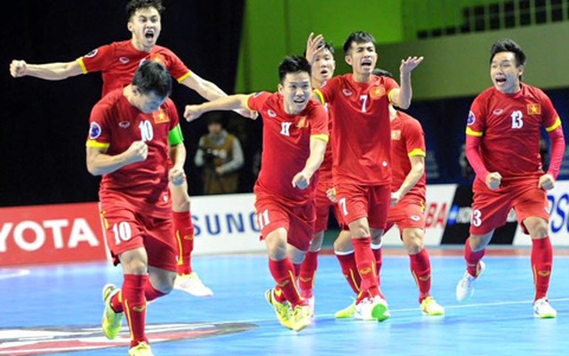 ĐT Futsal Việt Nam đá trận ra quân trong trang phục đỏ truyền thống | VTV.VN