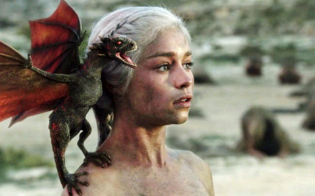 Mẹ rồng” Emilia Clarke kiếm được bao nhiêu tiền từ Game of Thrones? | VTV.VN