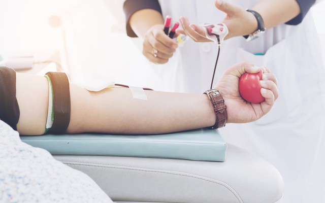 Hiến máu trước hoặc sau bữa sáng có ảnh hưởng gì đến quá trình hiến máu không?
