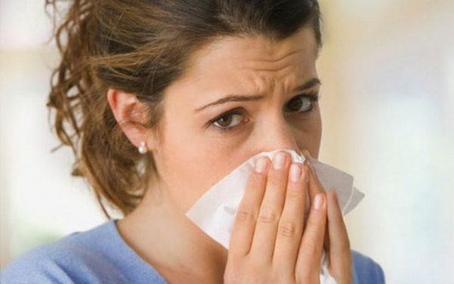 Bị nghẹt mũi kéo dài nhiều ngày nên đi khám bác sĩ hay không?
