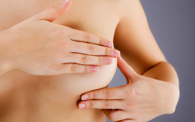 Mụn trên ngực có thể là dấu hiệu của một vấn đề sức khỏe nghiêm trọng không?
