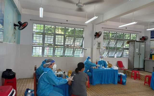TP. Hồ Chí Minh tổ chức tiêm vaccine COVID-19 xuyên Tết