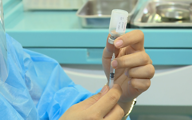 Bộ Y tế yêu cầu đẩy nhanh tiêm vaccine phòng COVID-19 mũi 3 cho người từ 18 tuổi trở lên