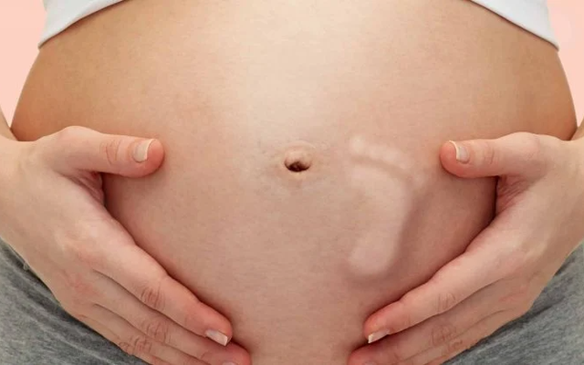 Tại sao thai nhi đạp vào bụng mẹ: Bí ẩn hàng thế kỷ đã có lời giải ...