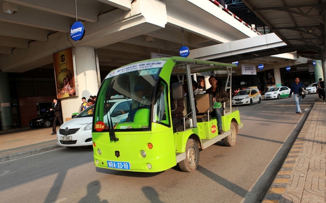 Chấn chỉnh hoạt động xe điện tại sân bay Nội Bài | VTV.VN