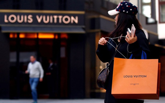 Ông trùm hàng hiệu Louis Vuitton đút túi gần 22 tỷ USD từ đầu năm  DAS