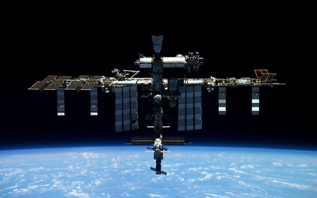 Tàu vũ trụ Dragon rời ISS để trở về Trái đất | VTV.VN