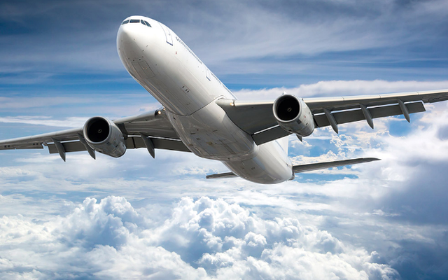 Du lịch gần chạm mức trước đại dịch, giá vé máy bay ở châu Âu cao ngất ngưởng | VTV.VN