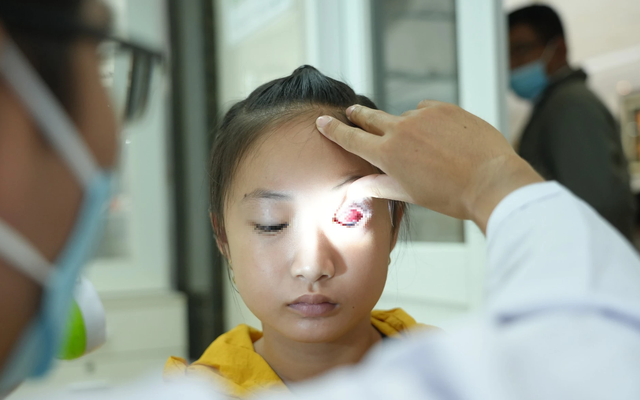 Chuyên gia hướng dẫn cách phòng ngừa đau mắt đỏ hiệu quả