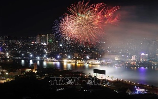 Fireworks light up HCM City skies on reunification day