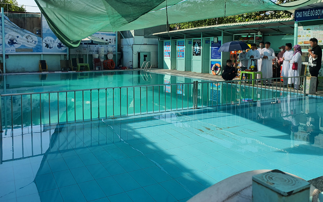 Bé trai 7 tuổi chết đuối ở hồ bơi người lớn tại TP Hồ Chí Minh
