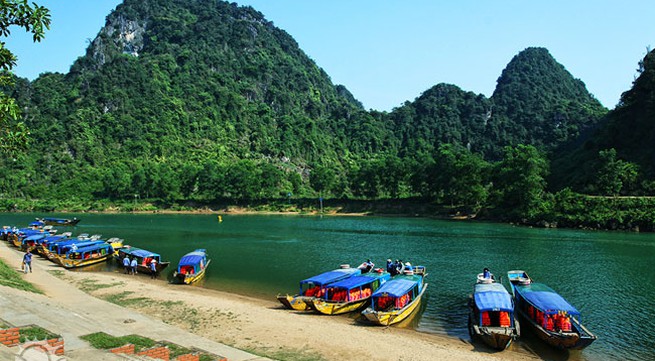 Chay River in Phong Nha Ke Bang attracts tourists