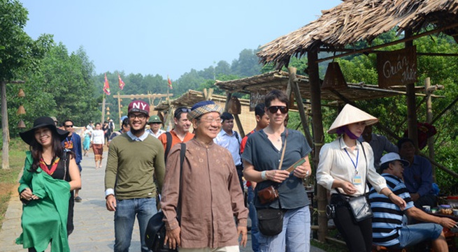 Countryside market depicts Vietnamese culture