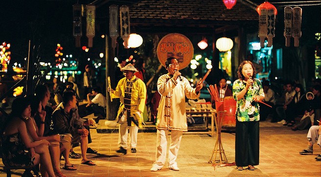 Bai Choi singing attracts visitors to Hoi An