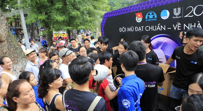 Hanoi hosts helmet awareness day