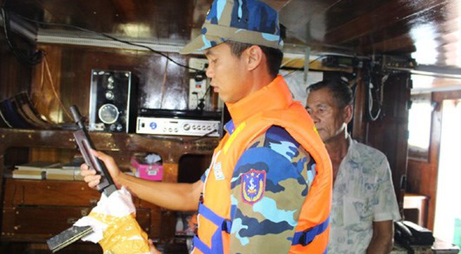 Vietnam Coast Guard seizes armed Thai ship for oil smuggling