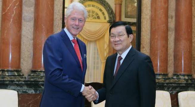 Party leaders receive former President Clinton