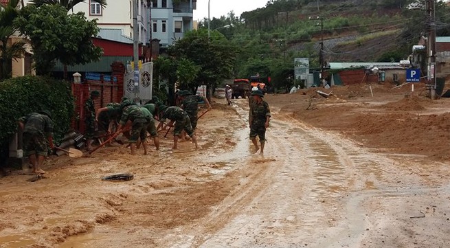 Army helps flood clean-up efforts