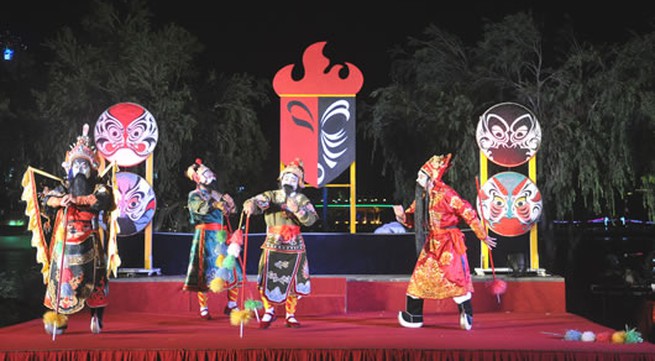 Classical dramas take to the streets in Da Nang city