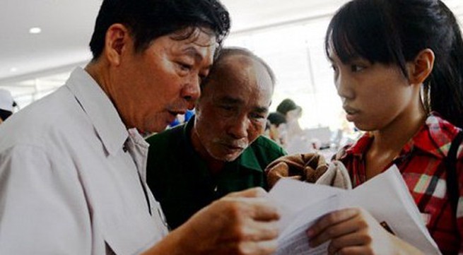 60-year-old father enters national high school exam with daughter