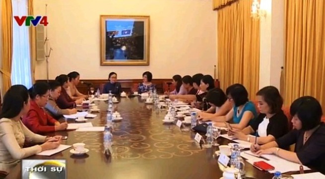 Vietnam, Laos promote ties between women