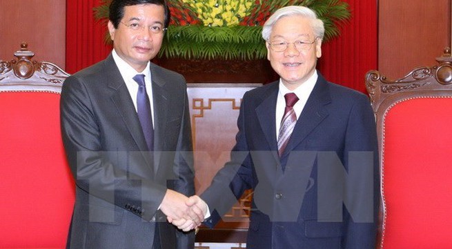 Party leader receives Lao diplomat