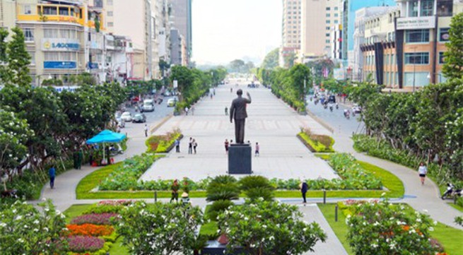 Revolutionary efforts depicted along Nguyen Hue Walkway