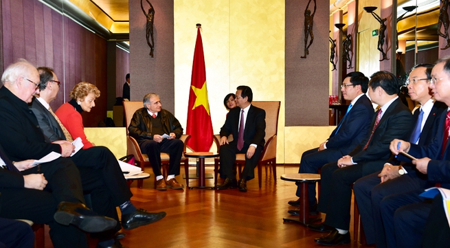 Vietnam shows solidarity with France