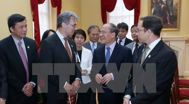 NA leader visits Ho Chi Minh's workplace in Boston
