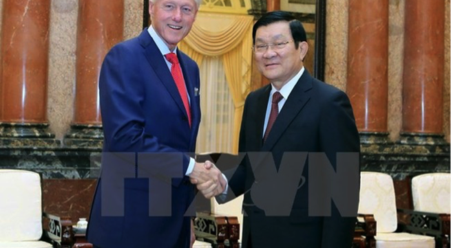 State President Truong Tan Sang met US Former President Bill Clinton
