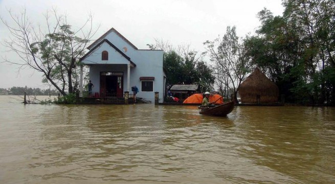 Floods kill 13 people in central Vietnam