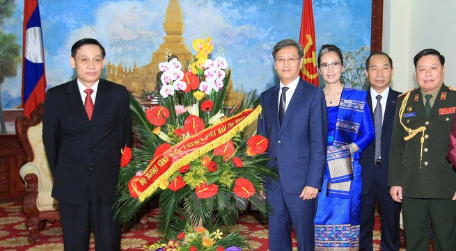Politburo member Le Hong Anh attends Laos’s 40th anniversary