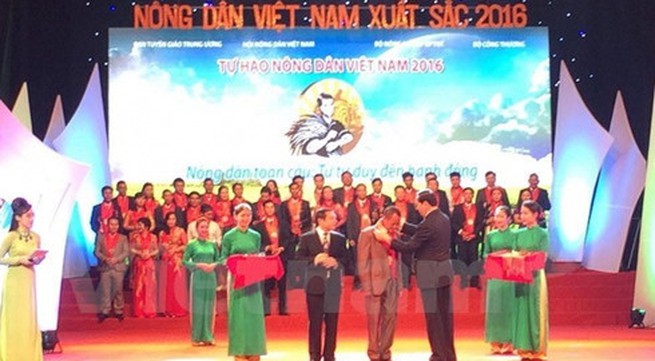 Outstanding farmers honoured in Hanoi