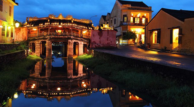 New Year atmosphere overwhelms Hoi An ancient town