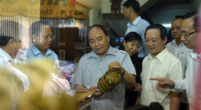 PM Phuc inspects food safety in HCM City