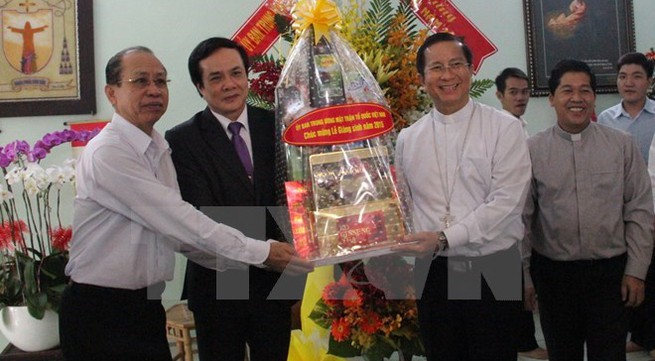 Front leader extends Christmas greetings to Phu Cuong diocese