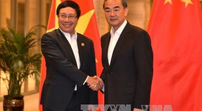 Vietnamese and Chinese foreign ministers hold discussions
