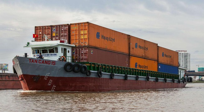 Vietnam to develop coastal shipping to support road transport