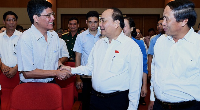 PM Nguyen Xuan Phuc meets voters in Hai Phong