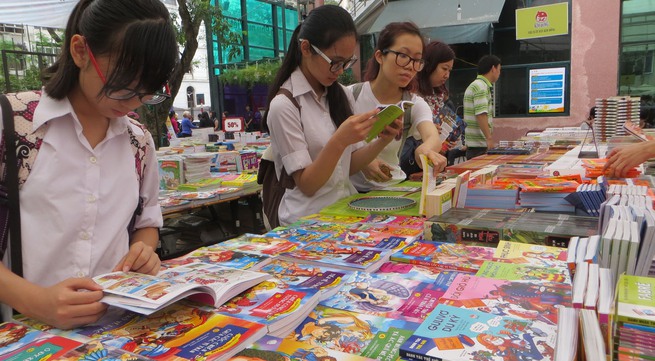 Book exhibition celebrates Vietnam Book Day 2016