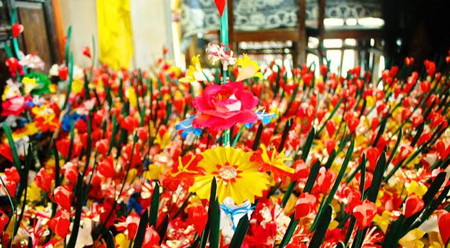 Traditional paper flower craft preserved in Hue City