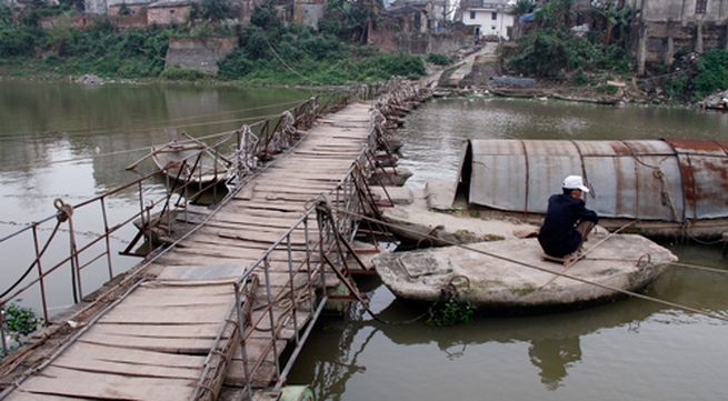 Hà Nội’s dangerous bridges
