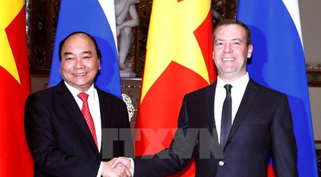 PM urges further financial co-operation with Russia