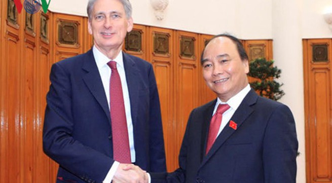 Prime Minister receives UK Foreign Secretary