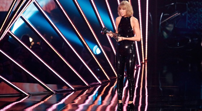 Taylor Swift triumphs 2016 iHeartRadio Music Awards